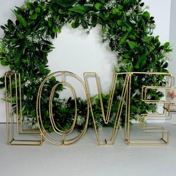 Michael's house brand Other - NWOT Gold Wire LOVE Sign
